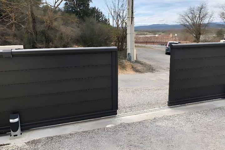 L’entreprise Adamo Métallerie Automatisme peut mettre en place un système de fermeture automatique pour vos menuiseries de fermeture à Volx